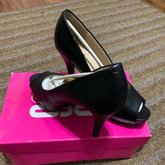 9 & Co. Black Leather Heels - Picture 5 of 5